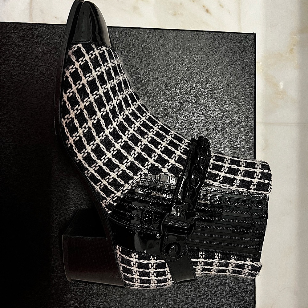 New auth Chanel ankle boots. Worn once! tweed!! Chanel chain. S/9, fits like 8.5